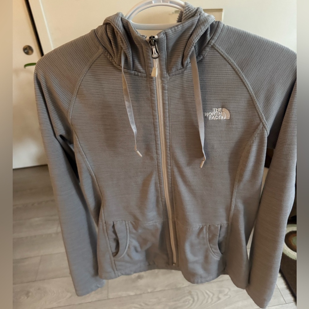 The North Face Sweater, Medium 🩶